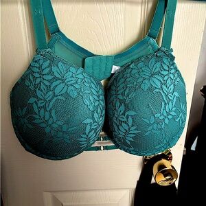 Gently used BRAS 40DD or 38DDD